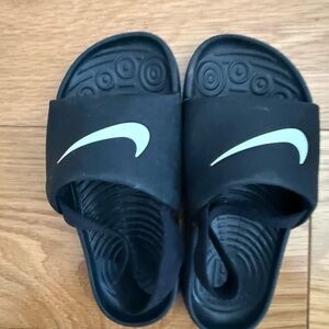 Kids Nike Black Slides with heel strap size 10c 10 toddler